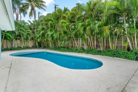 121 NE Spanish Court Boca Raton FL 33432