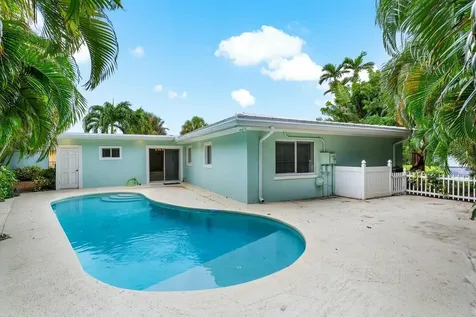 121 NE Spanish Court Boca Raton FL 33432