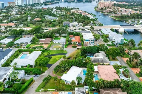 121 NE Spanish Court Boca Raton FL 33432