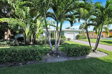 121 NE Spanish Court Boca Raton FL 33432