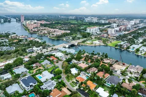 121 NE Spanish Court Boca Raton FL 33432
