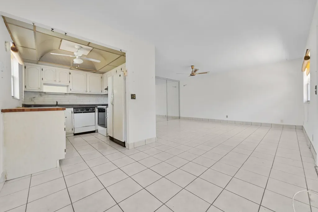 180 Saxony D Delray Beach FL 33446
