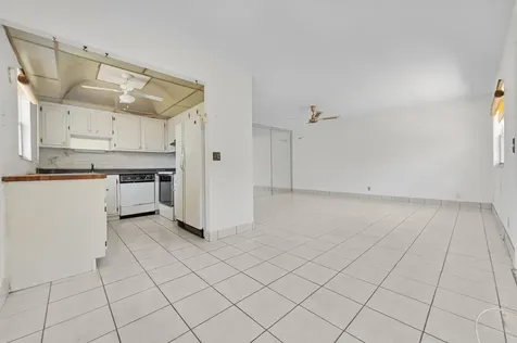 180 Saxony D Delray Beach FL 33446