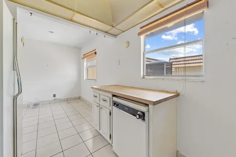 180 Saxony D Delray Beach FL 33446