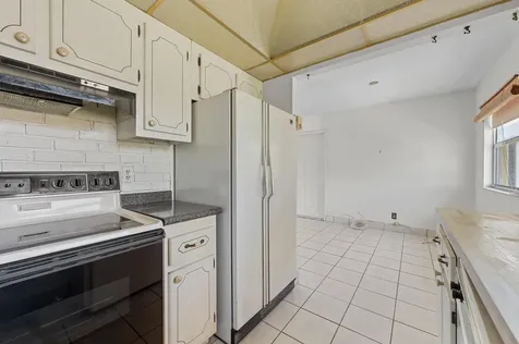 180 Saxony D Delray Beach FL 33446