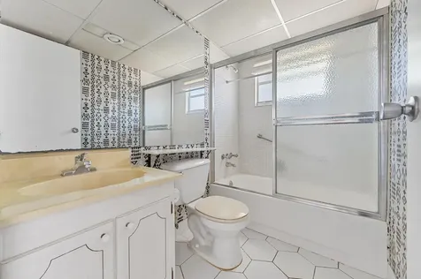 180 Saxony D Delray Beach FL 33446