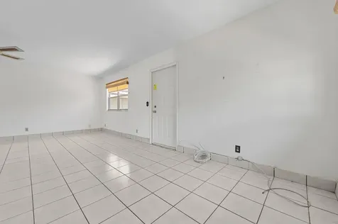 180 Saxony D Delray Beach FL 33446