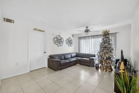221 Sw Palm Drive Port Saint Lucie FL 34986