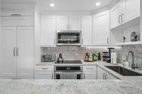 725 Palm Trail Delray Beach FL 33483