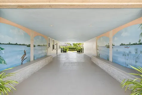 725 Palm Trail Delray Beach FL 33483