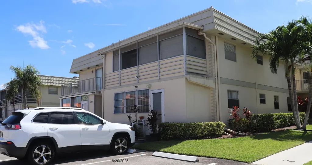 716 Saxony O Delray Beach FL 33446