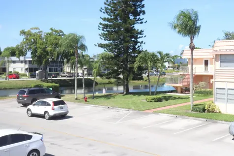 716 Saxony O Delray Beach FL 33446