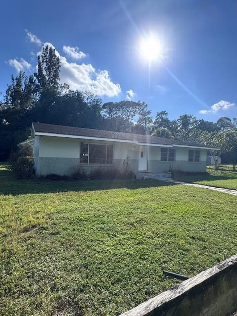 13886 N 22nd Road Loxahatchee Groves FL 33470
