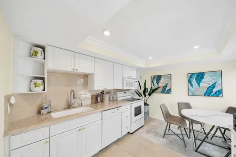 250 N Bradley Place Palm Beach FL 33480