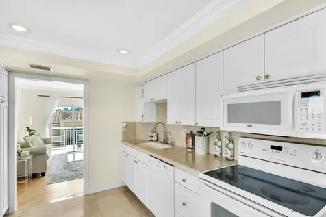 250 N Bradley Place Palm Beach FL 33480