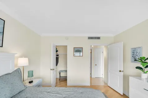250 N Bradley Place Palm Beach FL 33480