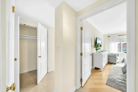 250 N Bradley Place Palm Beach FL 33480