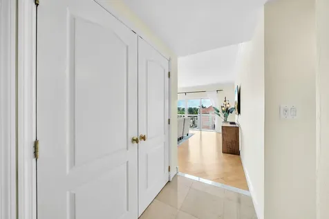 250 N Bradley Place Palm Beach FL 33480