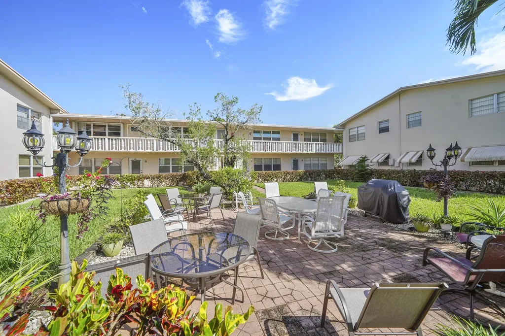 213 Cambridge I West Palm Beach FL 33417