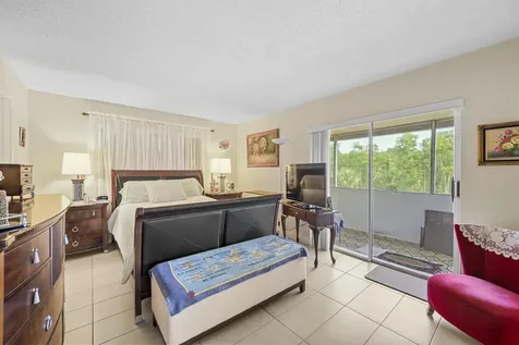 213 Cambridge I West Palm Beach FL 33417