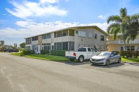 213 Cambridge I West Palm Beach FL 33417