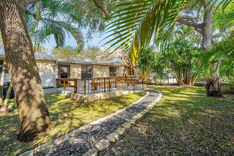 112 SE 10th Street Delray Beach FL 33483