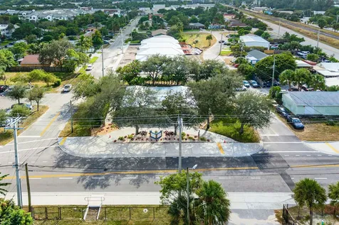 112 SE 10th Street Delray Beach FL 33483