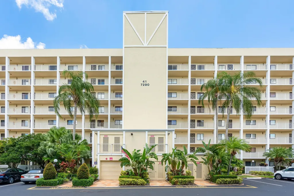 7290 Kinghurst Drive Delray Beach FL 33446