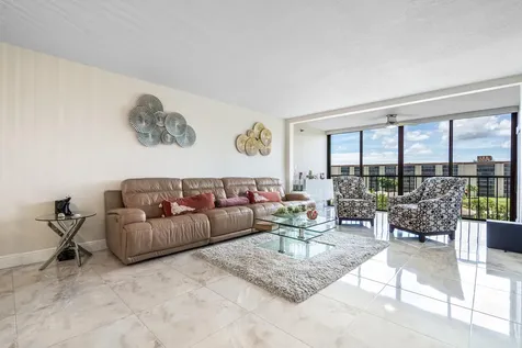 7290 Kinghurst Drive Delray Beach FL 33446
