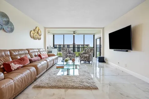 7290 Kinghurst Drive Delray Beach FL 33446