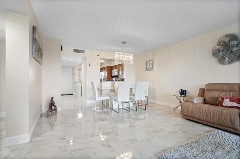 7290 Kinghurst Drive Delray Beach FL 33446