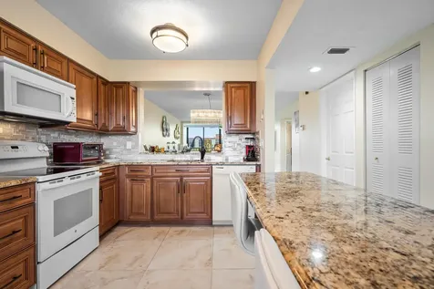7290 Kinghurst Drive Delray Beach FL 33446