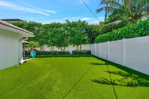 136 Worth Court West Palm Beach FL 33405