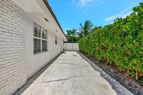 136 Worth Court West Palm Beach FL 33405