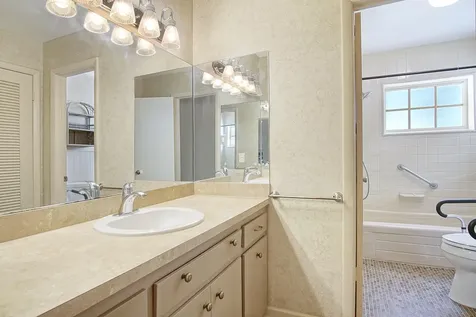 2717 Sunrise Boulevard Fort Pierce FL 34982