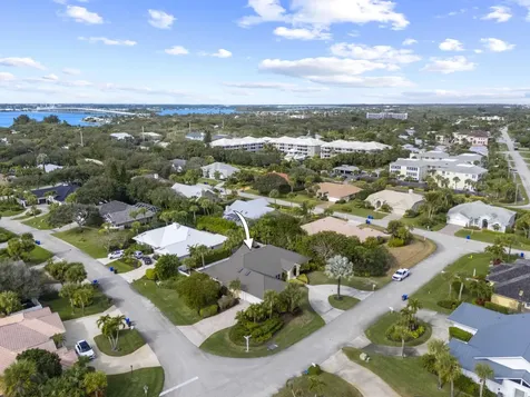 1345 Spanish Lace Lane Vero Beach FL 32963