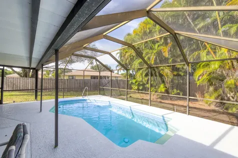 183 Sw Airview Avenue Port Saint Lucie FL 34984