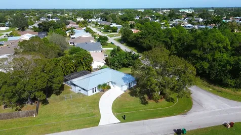 183 Sw Airview Avenue Port Saint Lucie FL 34984