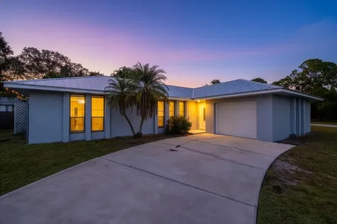 183 Sw Airview Avenue Port Saint Lucie FL 34984