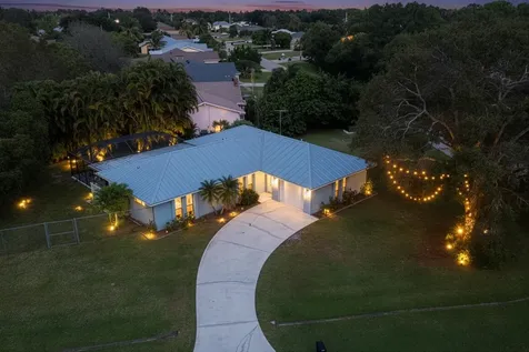 183 Sw Airview Avenue Port Saint Lucie FL 34984