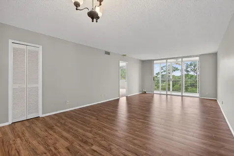 3503 Oaks Way Pompano Beach FL 33069