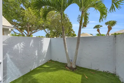 39 Dorchester Circle Palm Beach Gardens FL 33418