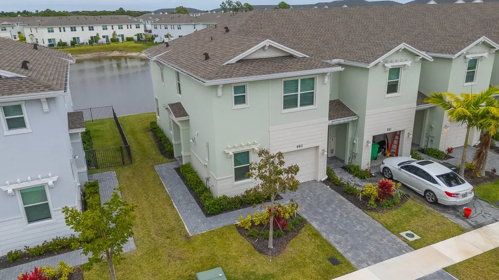663 Se Lake Falls Street Port Saint Lucie FL 34984