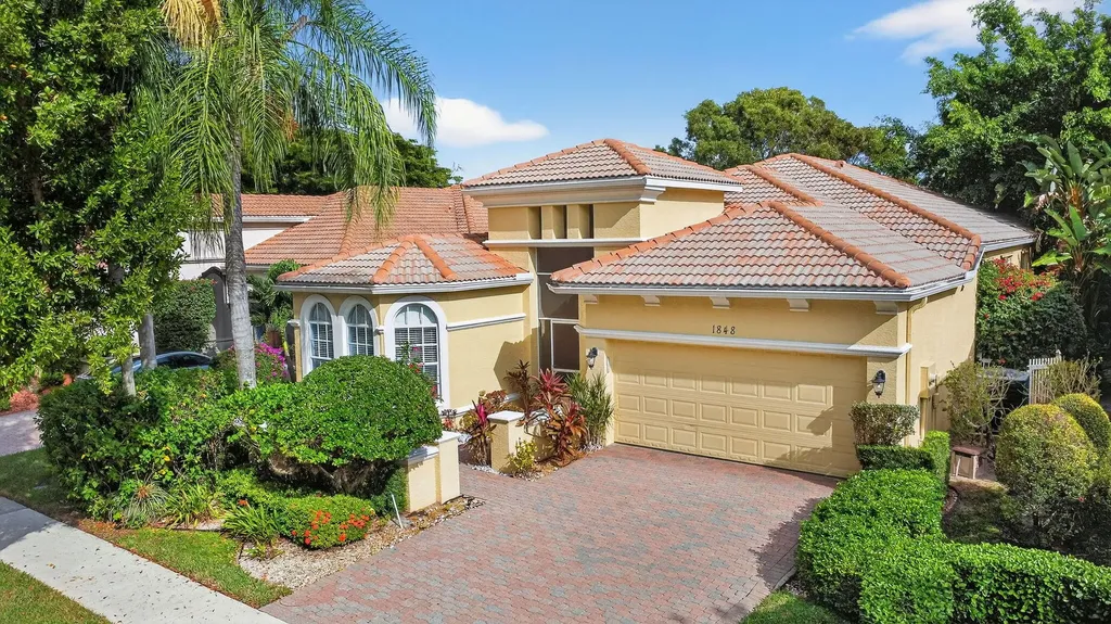 1848 Via Castello Wellington FL 33411