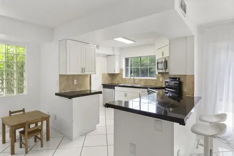 1045 Se 6th Avenue Dania Beach FL 33004
