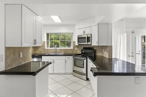 1045 Se 6th Avenue Dania Beach FL 33004