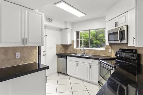 1045 Se 6th Avenue Dania Beach FL 33004