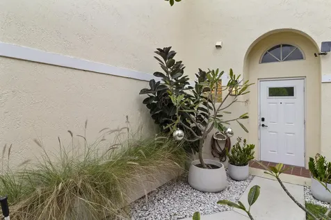 1045 Se 6th Avenue Dania Beach FL 33004