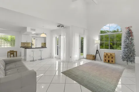 1045 Se 6th Avenue Dania Beach FL 33004