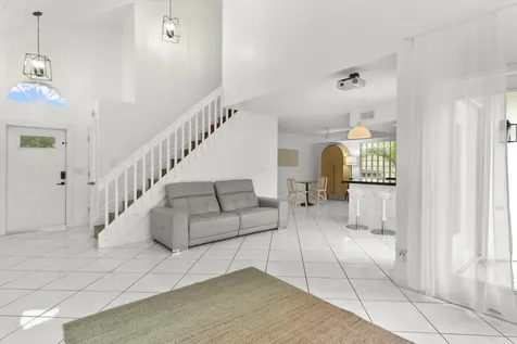 1045 Se 6th Avenue Dania Beach FL 33004
